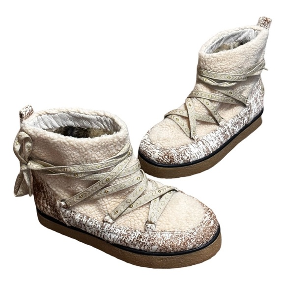 House of Harlow 1960 Sherpa boots NWOT SIZE 6.5 - Picture 1 of 12